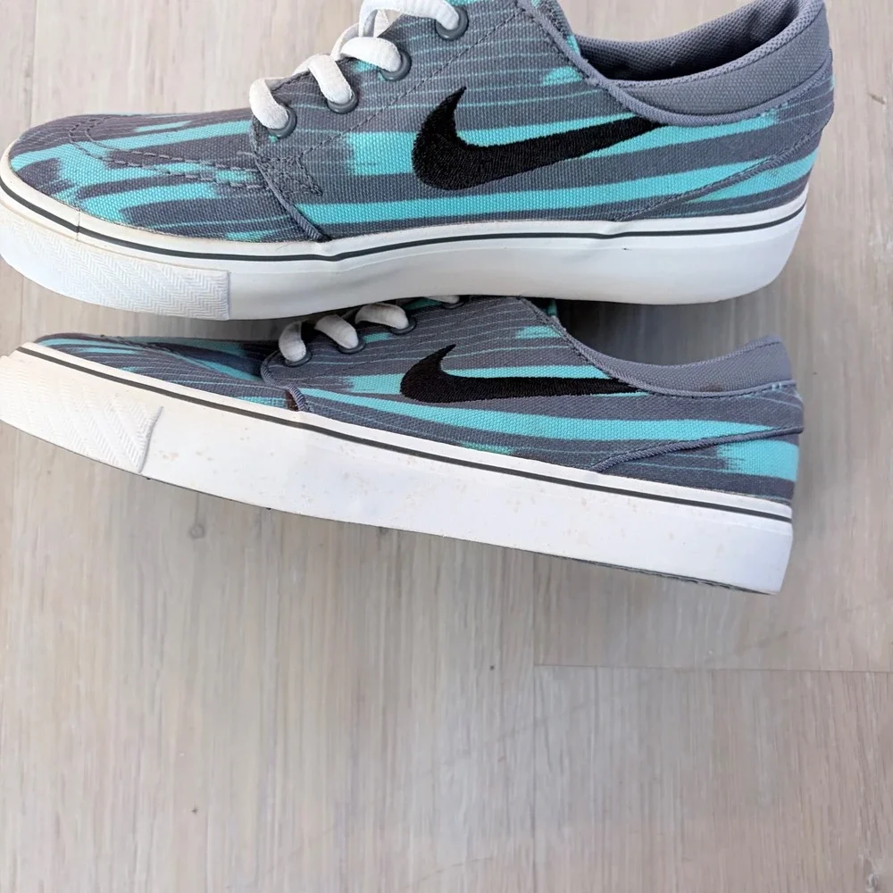 Nike SB‎ Stefan Janoski GS Kids Skate Shoes Grey Teal Stripe 689527-004 Size 2Y
